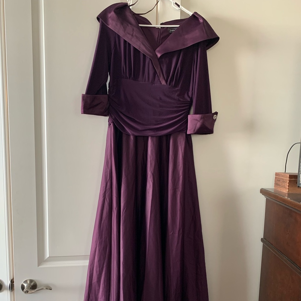Jessica Howard evening formal dress plum